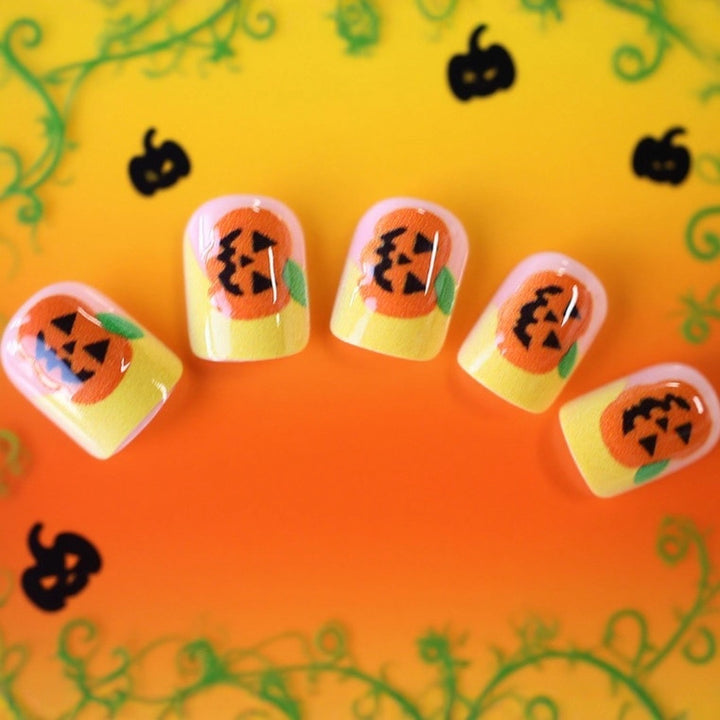 Verspielte Halloween-Kürbis-Nagelkunst Karnz