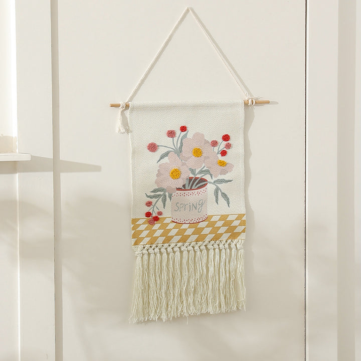 Wandbehang aus gewebter Baumwolle mit Punch-Needle Blumenrelief und Fransen Karnz