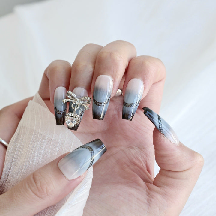 Ombre Nagelkunst Set mit dekorativem Schmuck