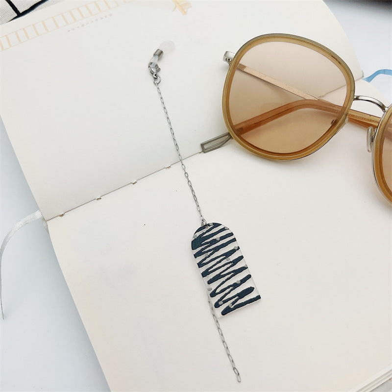 Herz-Design Brillenkettenhalter Karnz