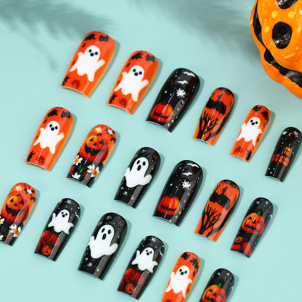 Kreative Halloween Kunstnägel mit Geister- und Kürbismotiv Karnz