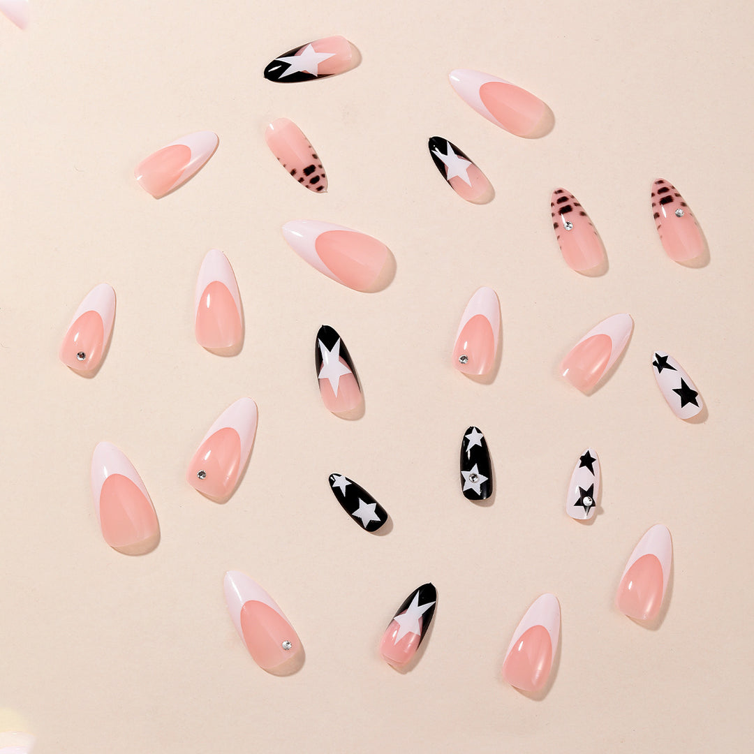 Stern-dekorierte Stiletto-Nagelkunst-Erweiterungen Karnz