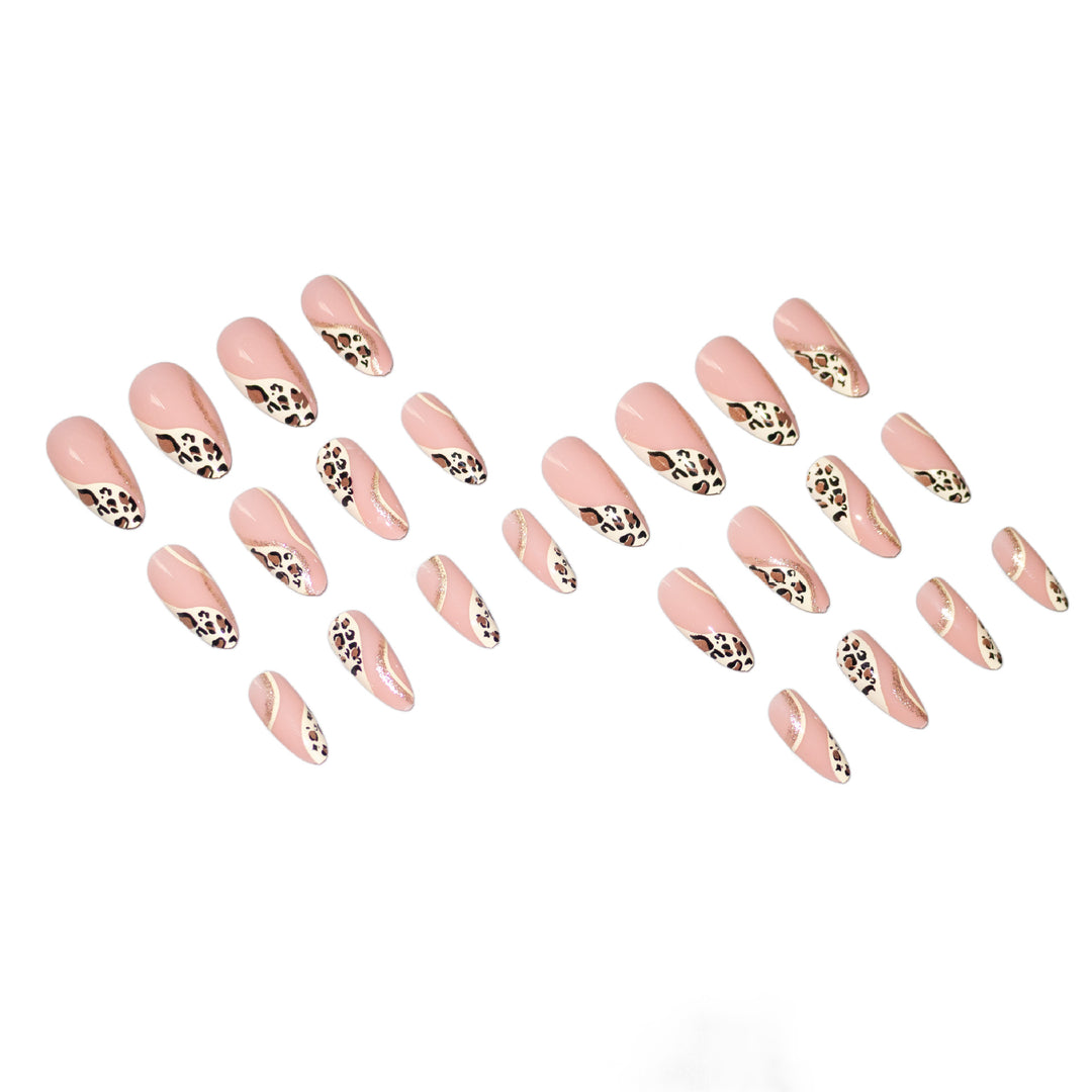 Künstlerisches Leopardenmuster-Nail Design