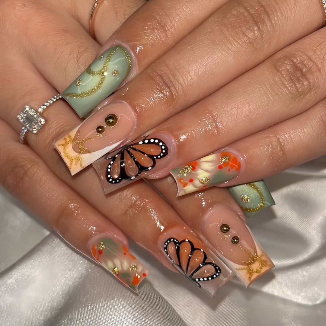 Künstlerisches Acryl-Nageldesign Karnz