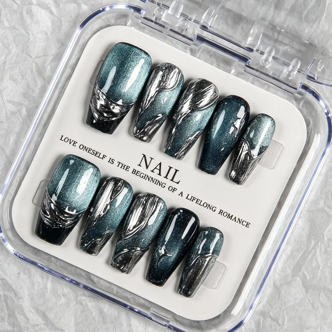 Künstlerische Press-On-Nagelspitzen mit Verlauf-Design