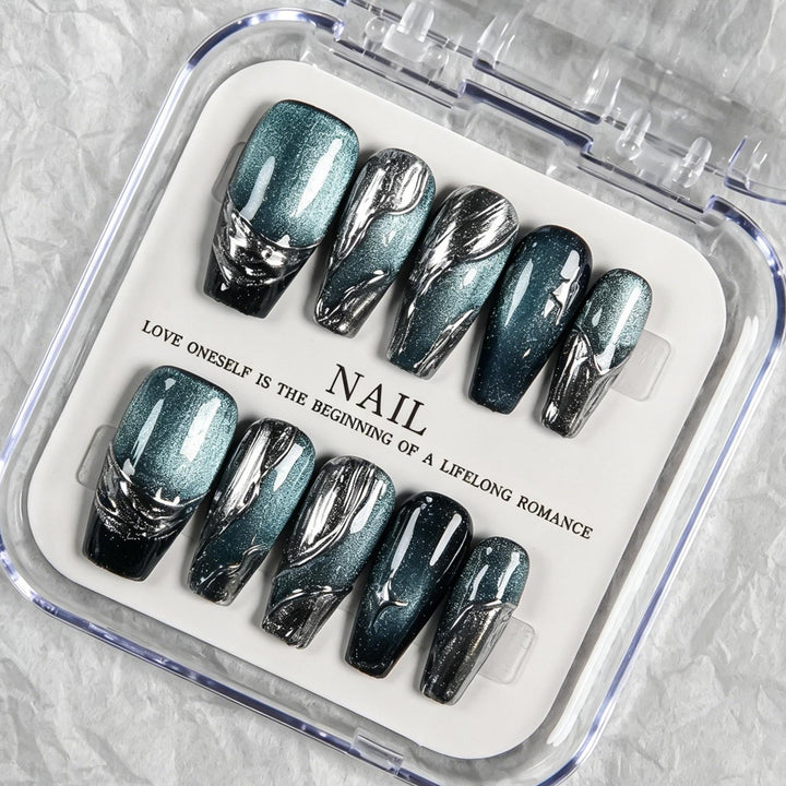 Künstlerische Press-On-Nagelspitzen mit Verlauf-Design