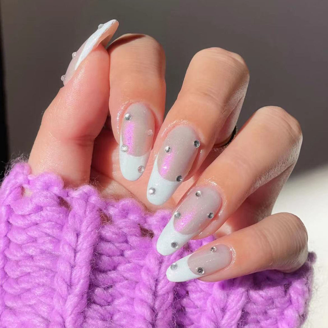 Glamouröse Stiletto Druck-Nägel mit Strass-Akzenten Karnz