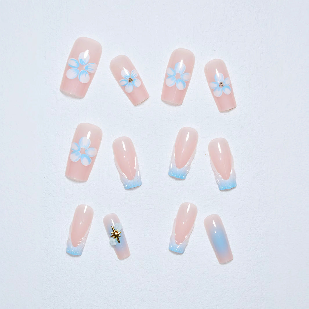 Blumenverzierte Nagelkunstverlängerungen Karnz