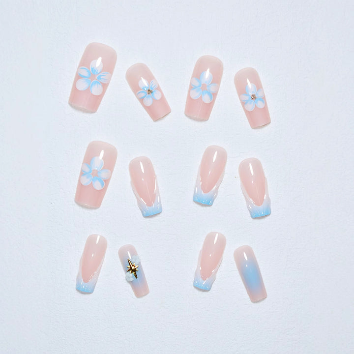 Blumenverzierte Nagelkunstverlängerungen Karnz