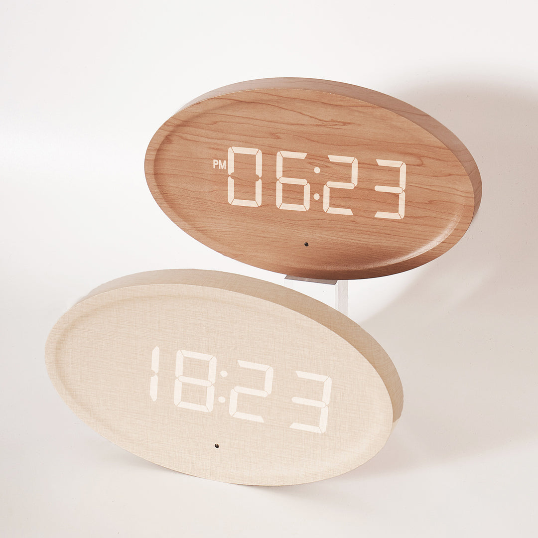 Digitale Wandmá Uhr im modernen minimalistischen Design Karnz