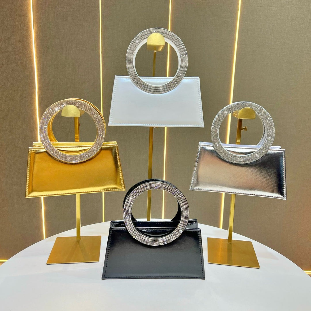 Elegante ringgetragene Abendhandtasche
