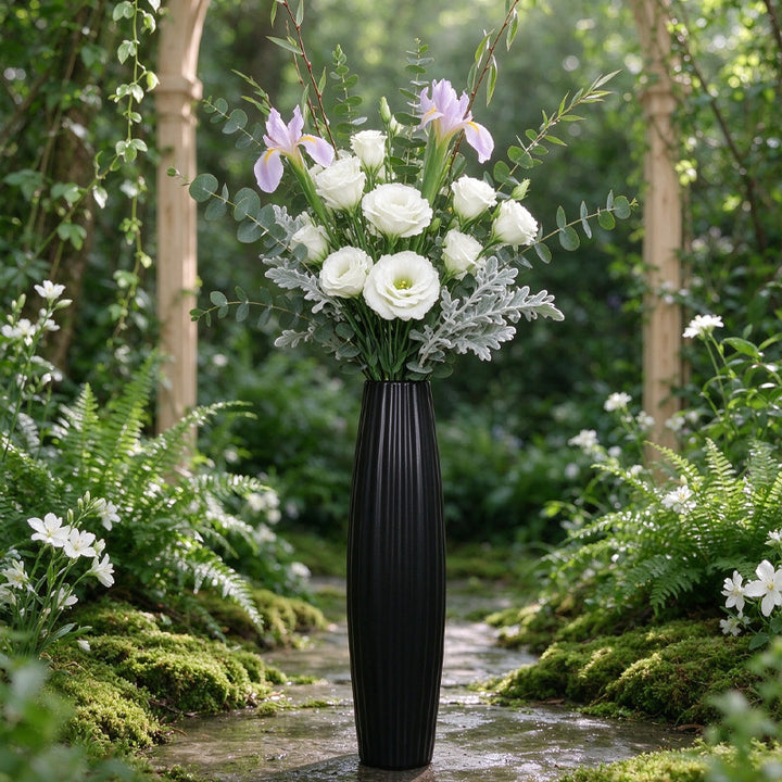 Elegante gerippte keramische Bodenvase Karnz