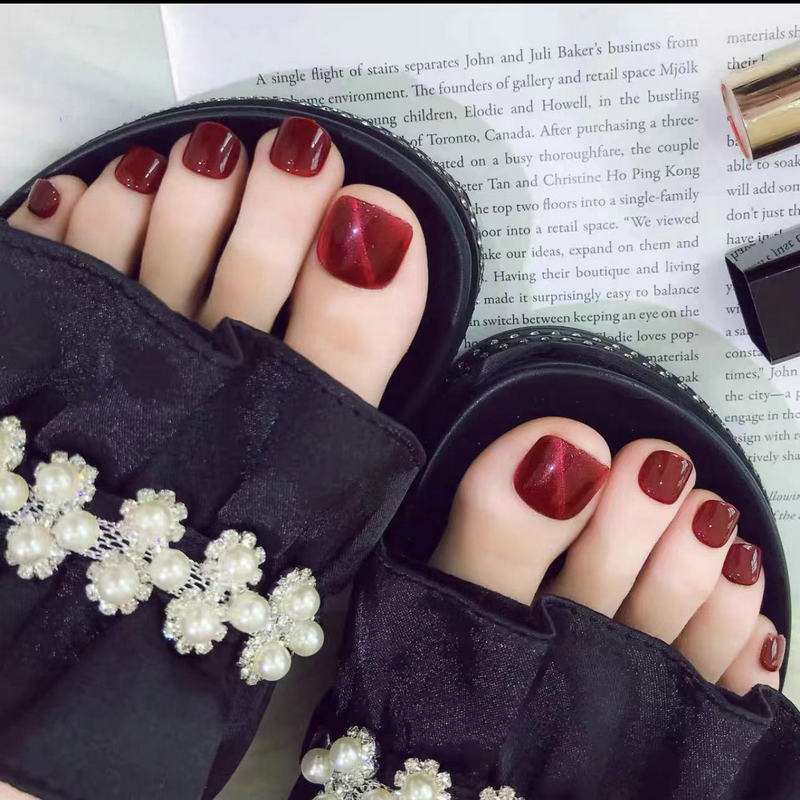 Kunstfußnägel mit elegantem Glanz Karnz