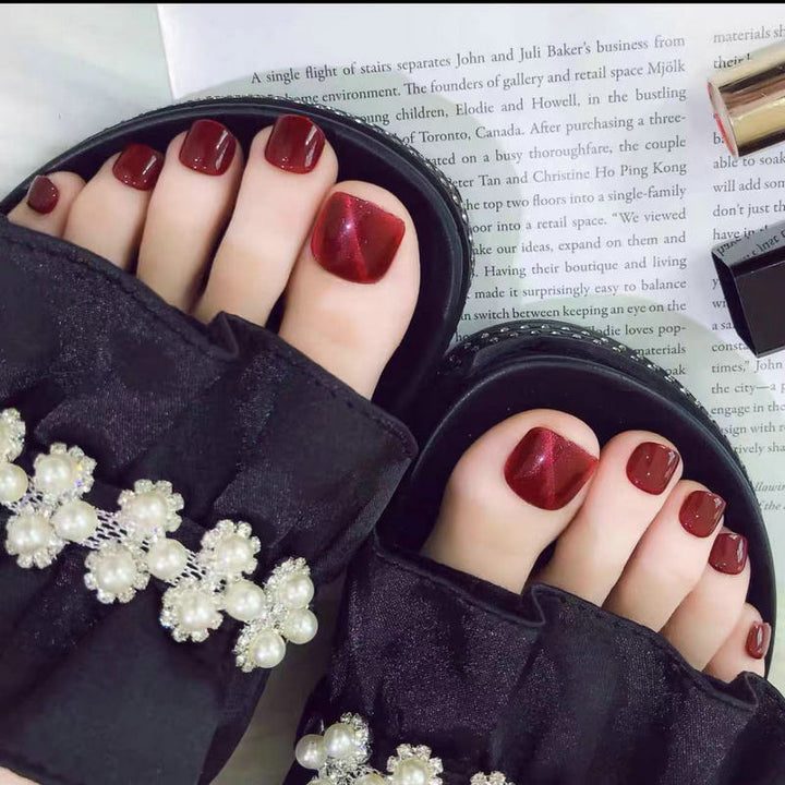 Kunstfußnägel mit elegantem Glanz Karnz