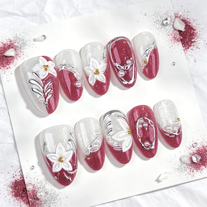 Elegantes Press-On-Nagelkunst-Set mit Bögen und floralen Akzenten