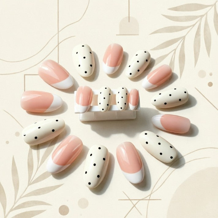 Kunstnägel mit Polka Dots Karnz
