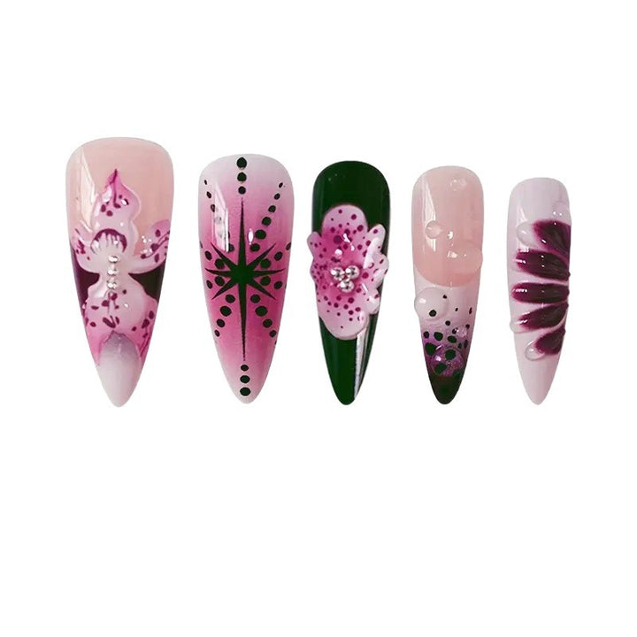 Blumenverzierte Stiletto-Nagelkunst Karnz