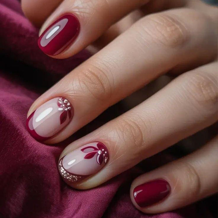 Kunstnägel mit Floralem Design und Glamour-Akzenten Karnz