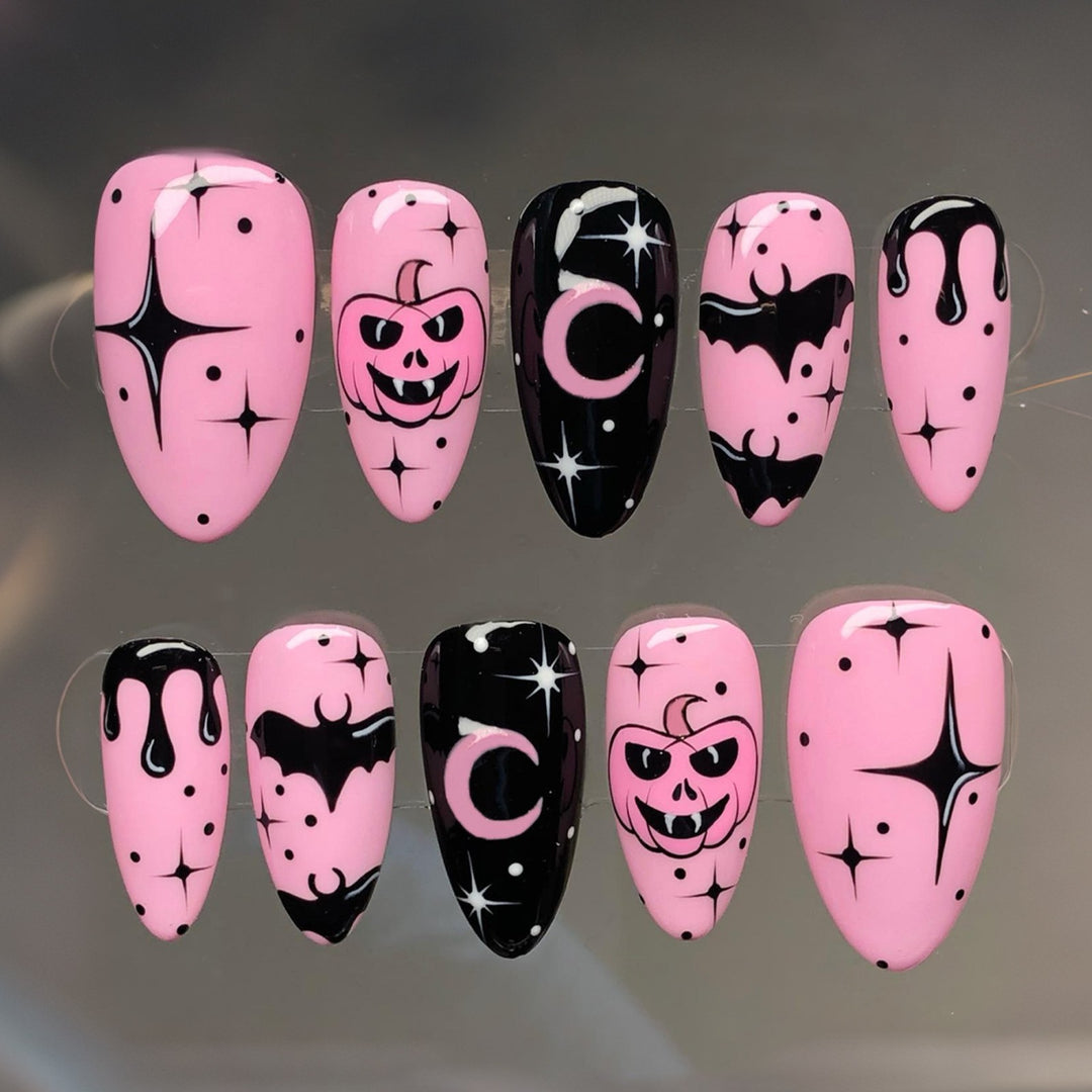 Kreatives Nagelset mit Halloween-Motiv Karnz