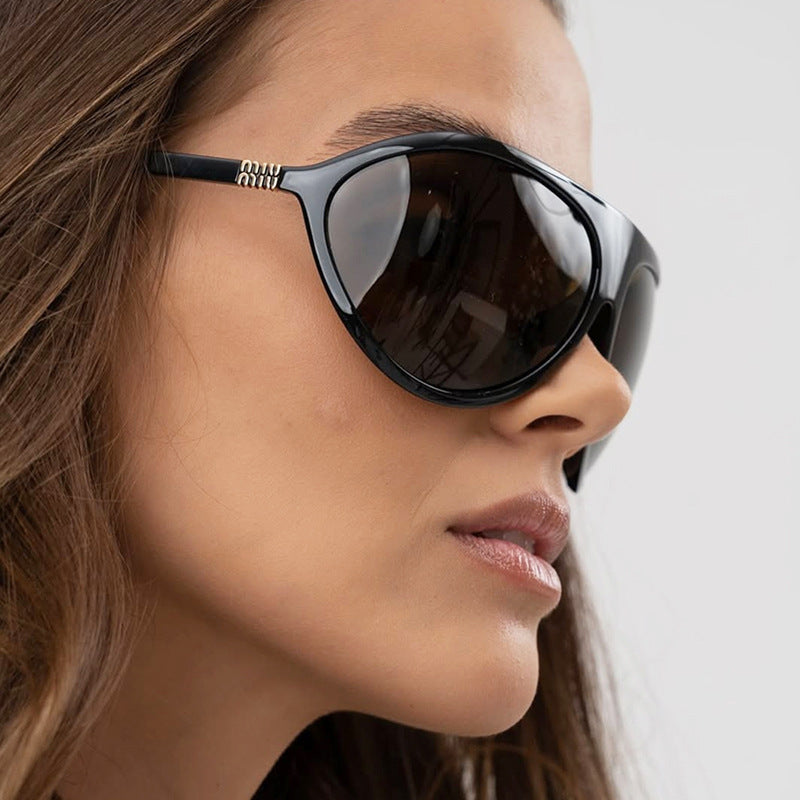 Damen Cat-Eye Sonnenbrille mit einzigartigem Design und schützendem UV-Filter Karnz