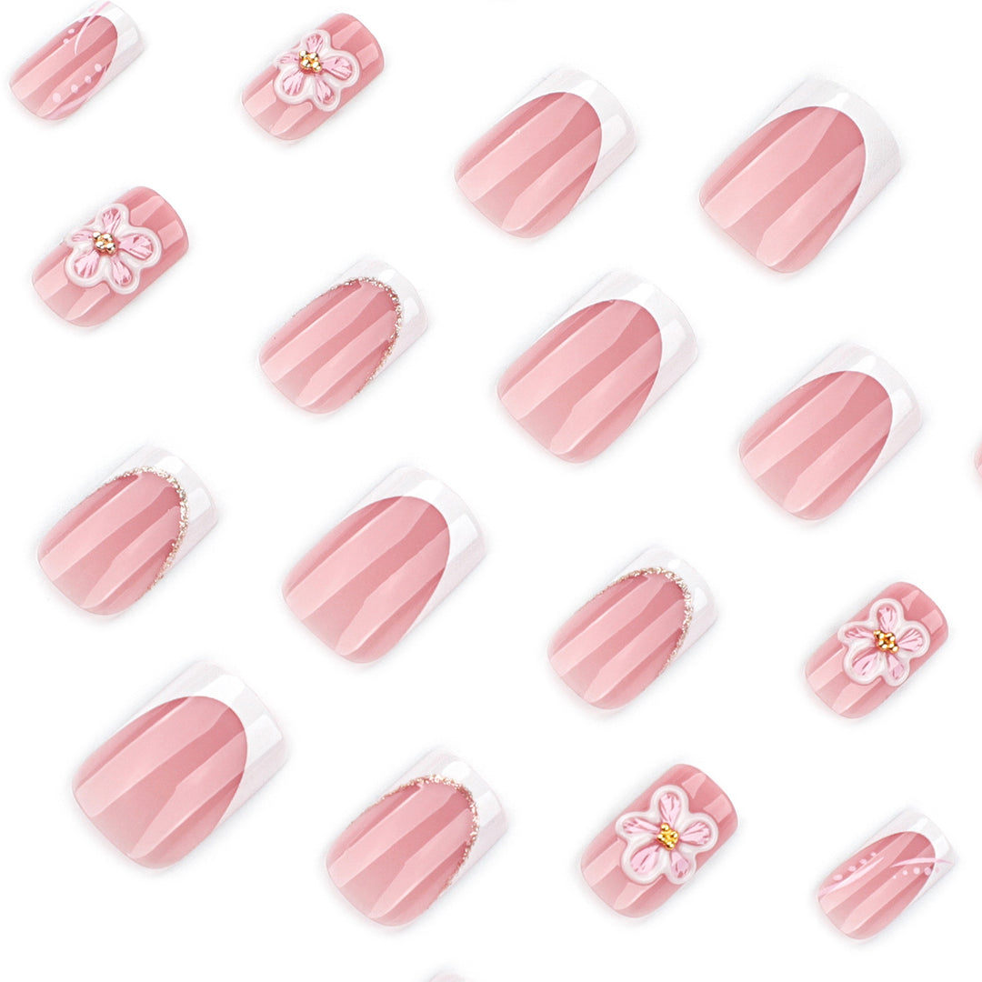 Kunstvolle Nagelverlängerungen mit Blumen-Design Karnz