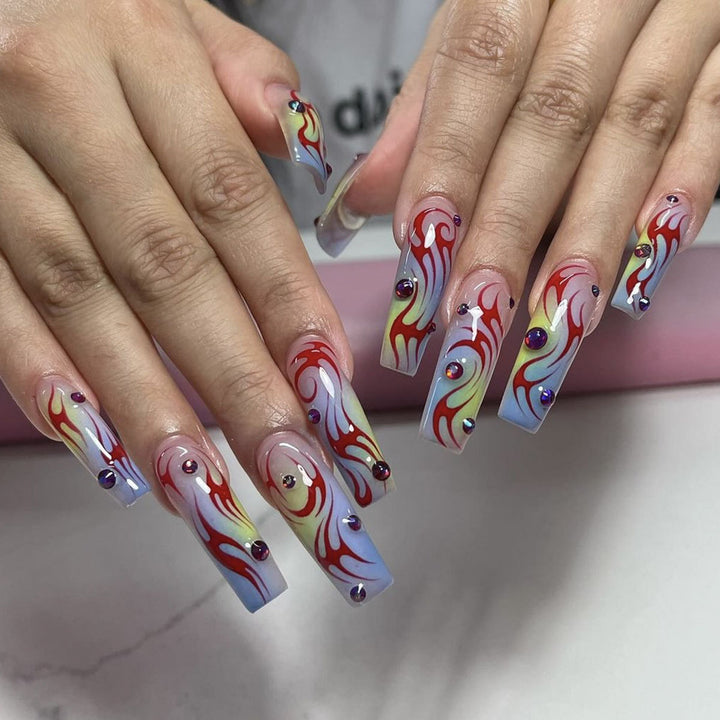 Künstlerisches Flammen-Design Acrylnagelkunstverlängerungen Karnz