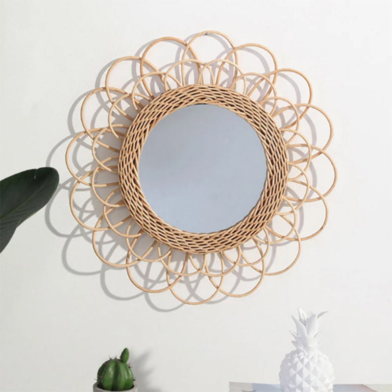 Verspielter Wandspiegel Aus Rattan Karnz