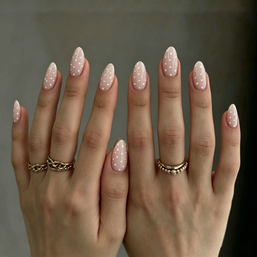 Elegante mandelförmige Nagelkunstverzierungen Karnz 1789915539