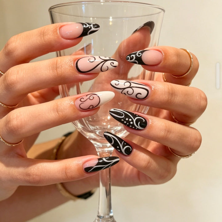 Künstlerisches Stiletto Press-On Nail Art Set Karnz