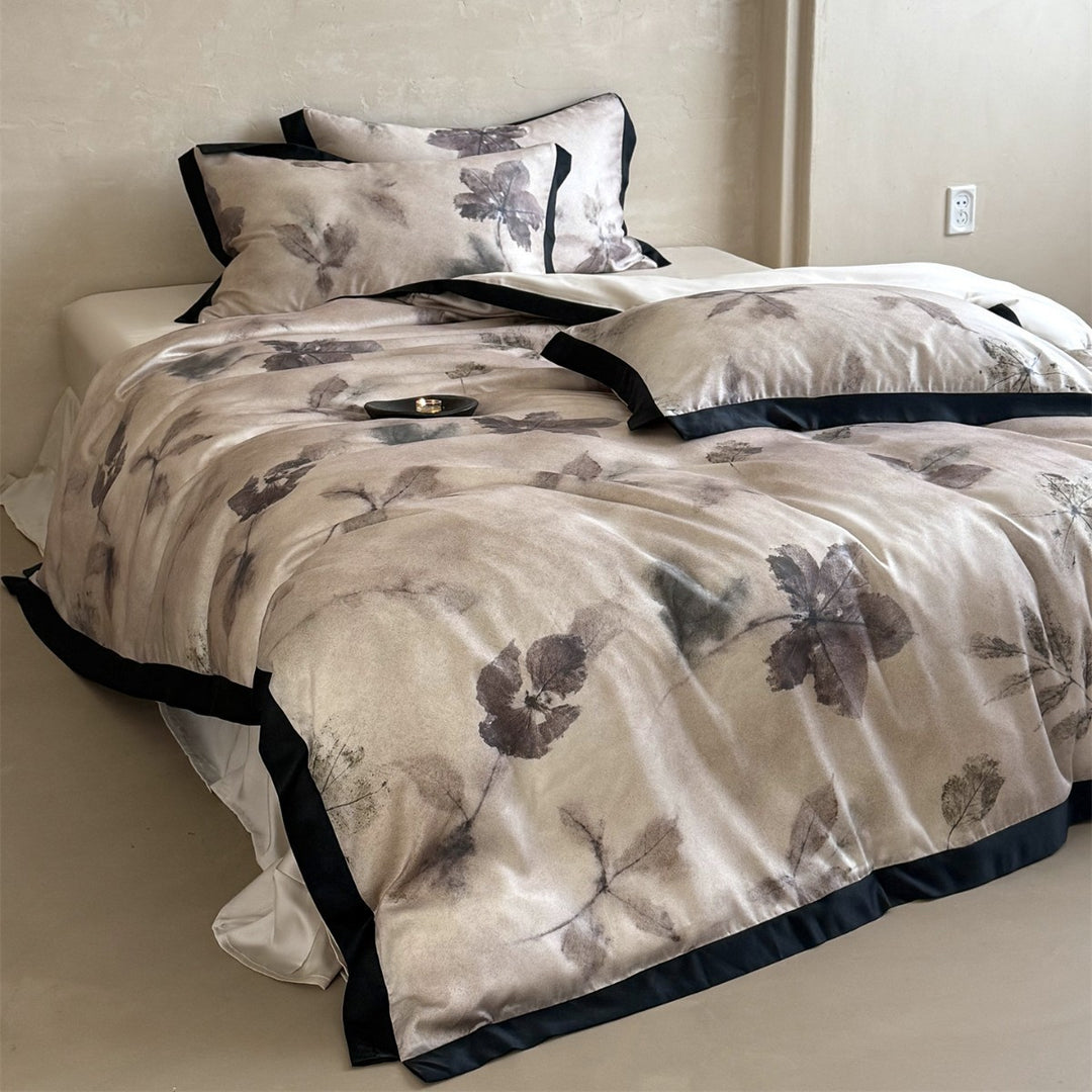 Luxuriöses Satin-Blumen-Bettwäsche-Set mit kontrastierendem schwarzem Rand