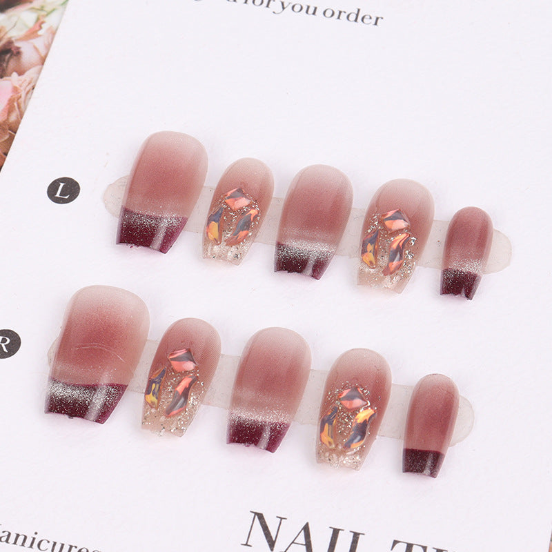 Glänzendes Gradient Press-On Nagelkunstset mit dekorativen Akzenten Karnz
