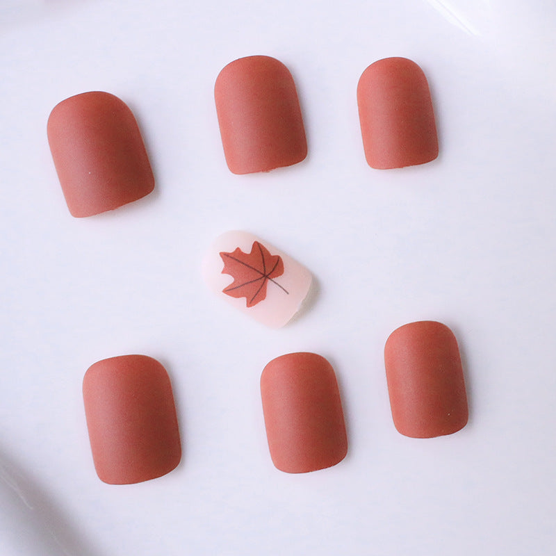 Herbstblattmuster Nagelkunst Karnz