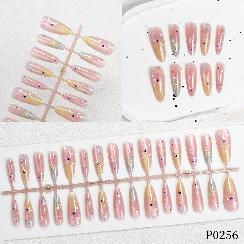 Bunt gemustertes Press-On Nagelkunst Set Karnz