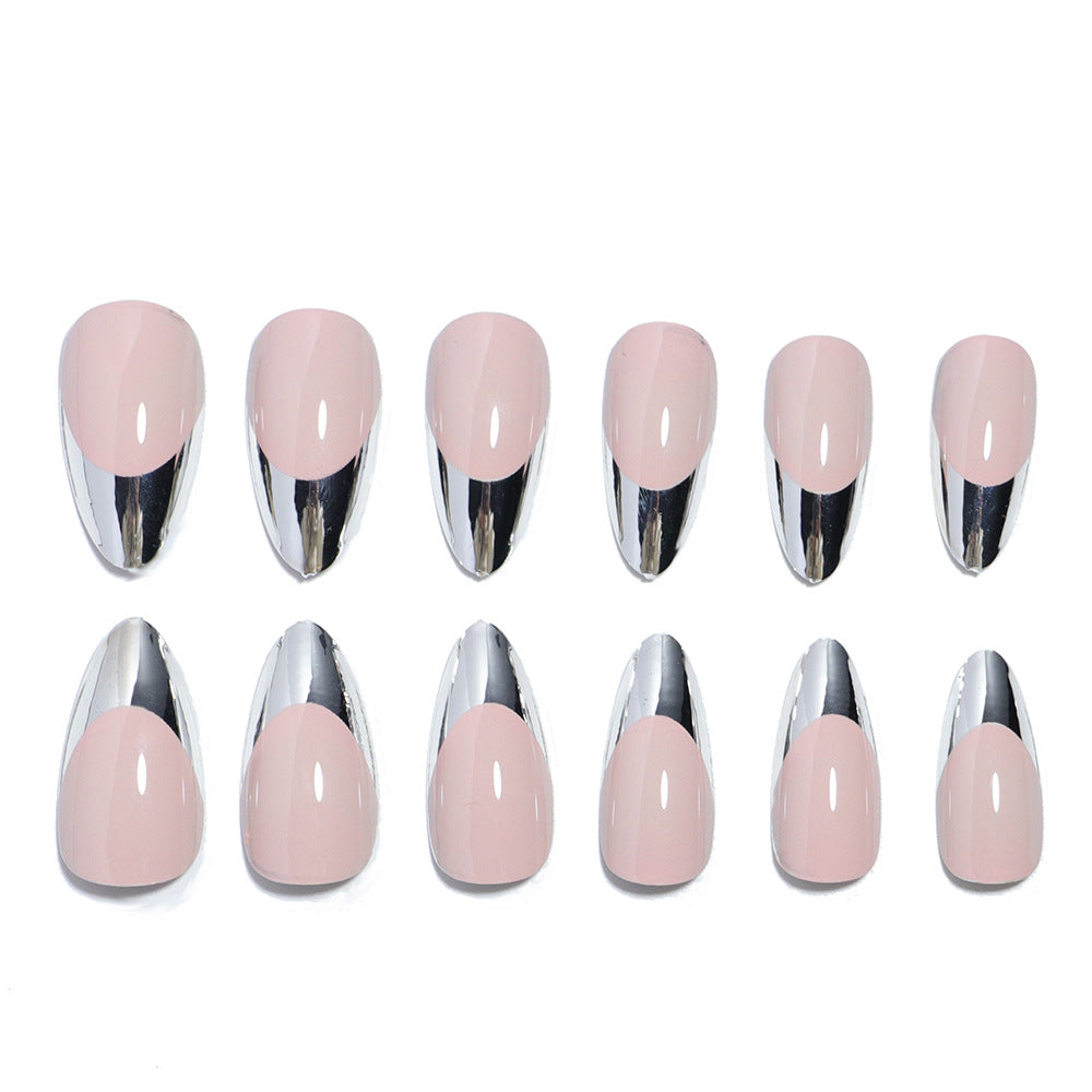 Glänzendes Stiletto Druck-Nagel-Set mit Silber-Akzenten Karnz
