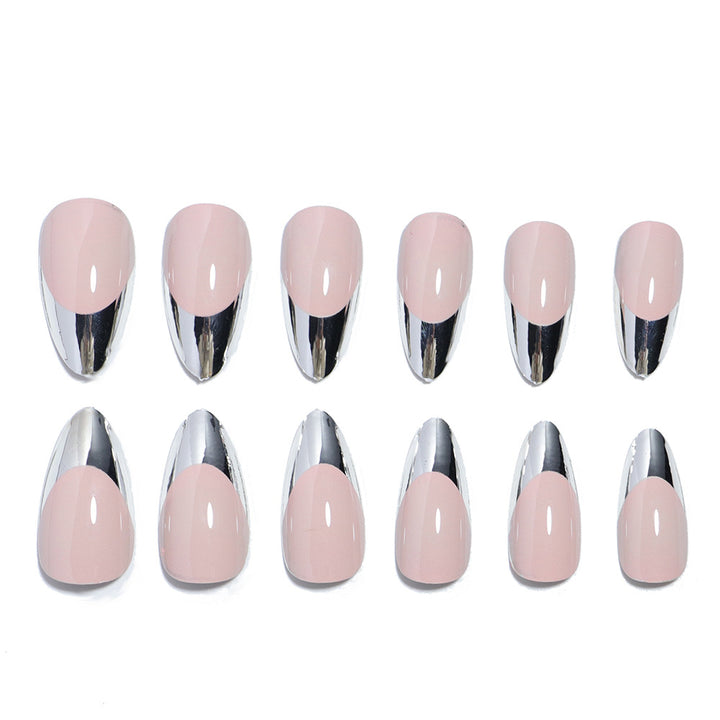 Glänzendes Stiletto Druck-Nagel-Set mit Silber-Akzenten Karnz