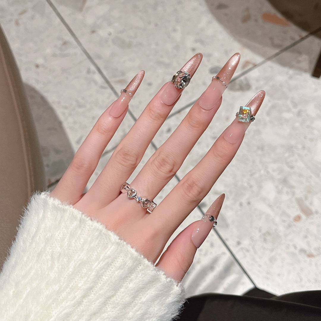 Dekorative Nagelkunst Karnz