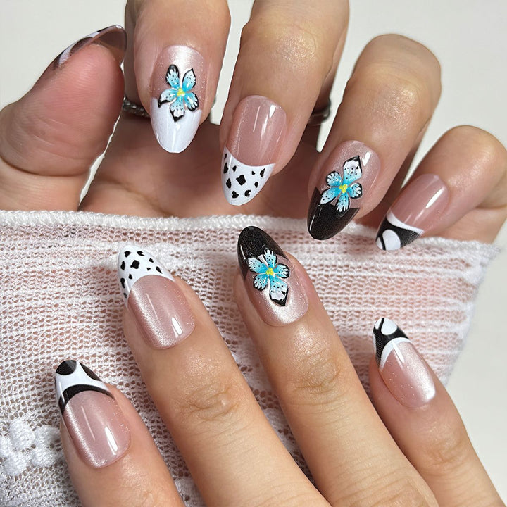 Künstlerisches Blumen Press-On Nagelset Karnz