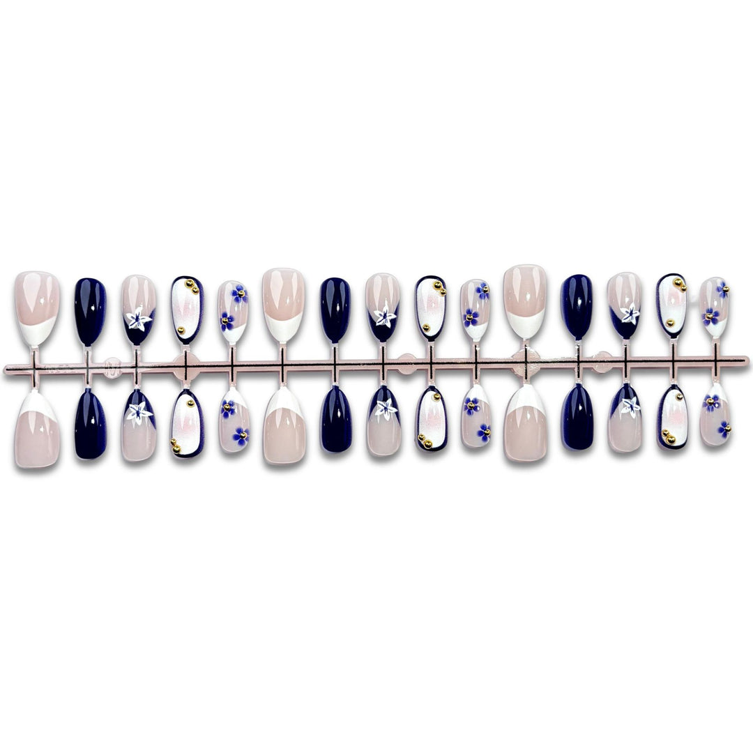 Elegantes, mit Blumen und Sternen verziertes Press-On-Nagelset
