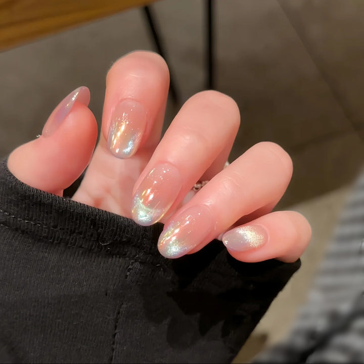 Künstliche Nagelspitzen mit Schimmerndem Ombre-Effekt Karnz