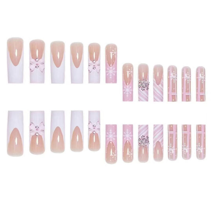 Elegante dekorative Nagelkunst-Verzierungen Karnz
