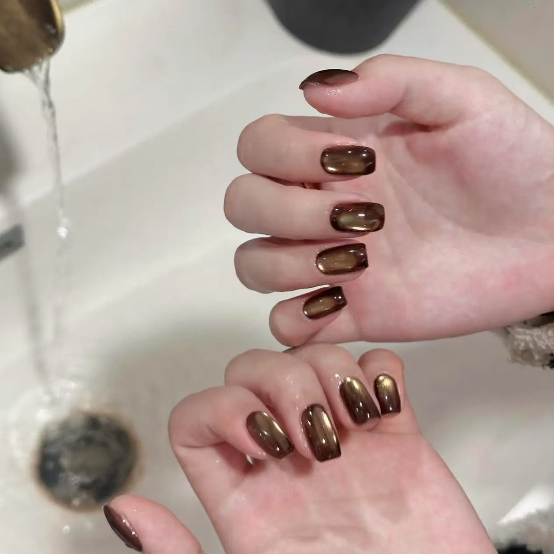 Glänzende Gel-Nagelverlängerungen