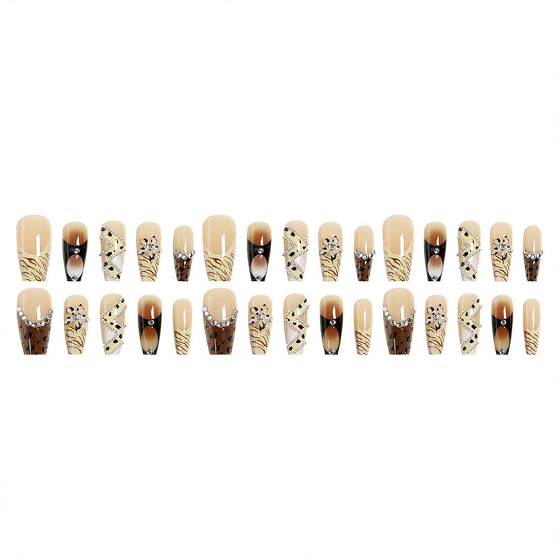 Glamouröses Nagelset Karnz