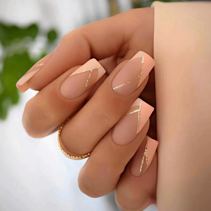 Elegante französische Tipp Acryl Nagelkunst Karnz