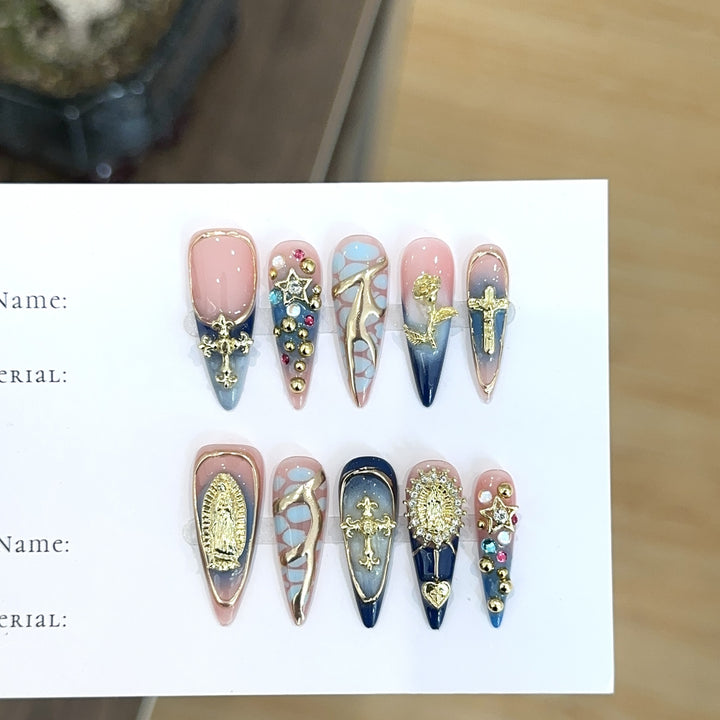 Künstlerisches dekoratives Press-On-Nagelset mit Edelsteinakzenten