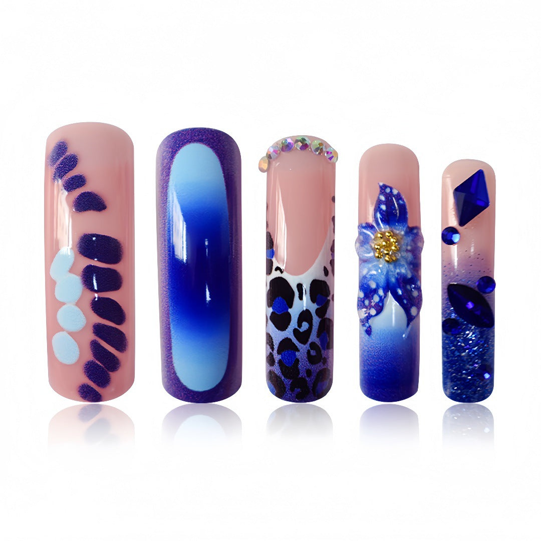 Dekorative Press-On Nagelkunst Verlängerungen Karnz