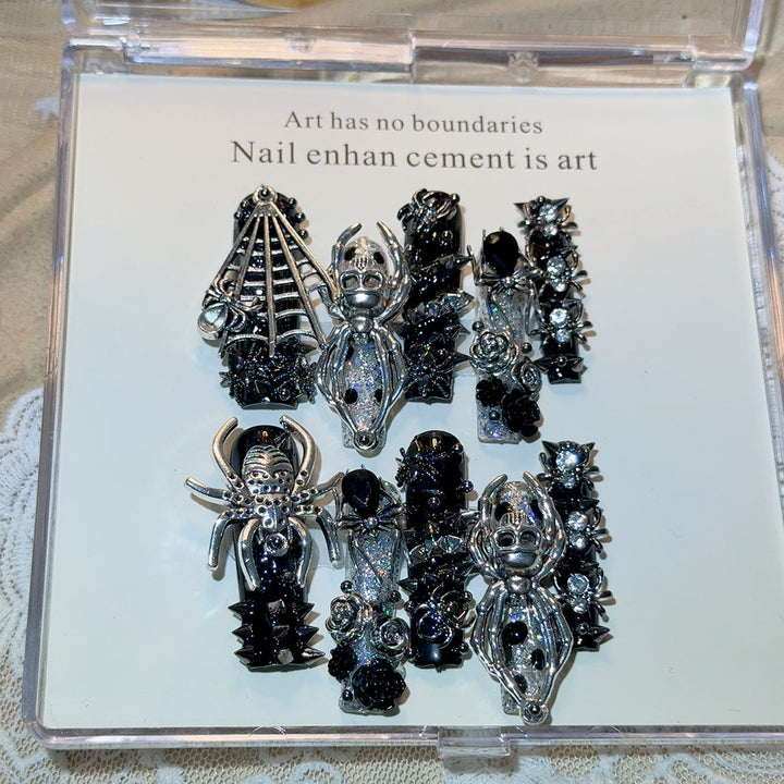 Gothic-inspirierte Nagelkunst-Dekorationen