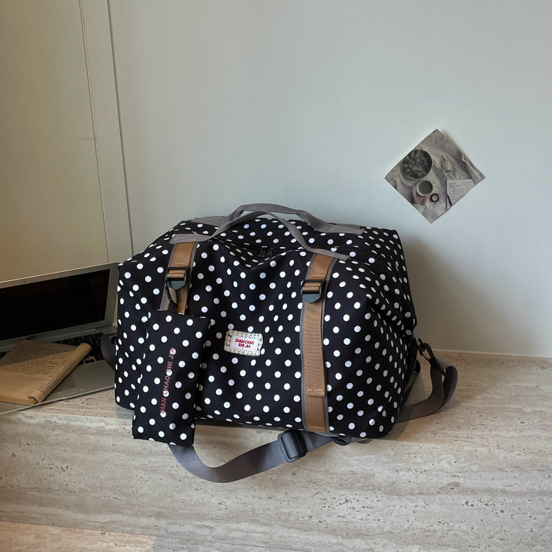 Stylische gepunktete Sporttasche