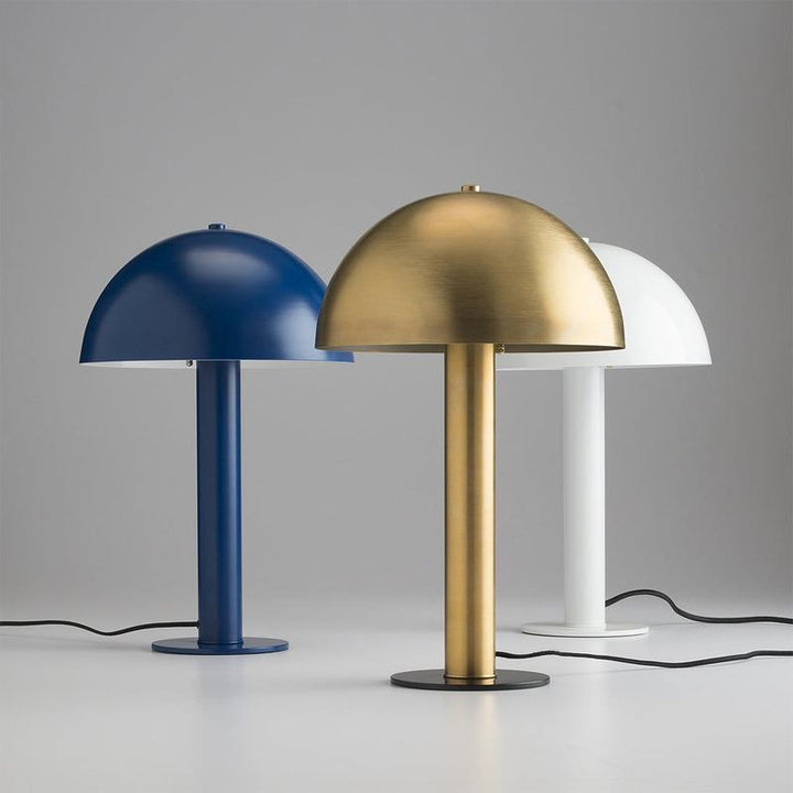 Moderne Tischlampe mit elegantem Globusschirm