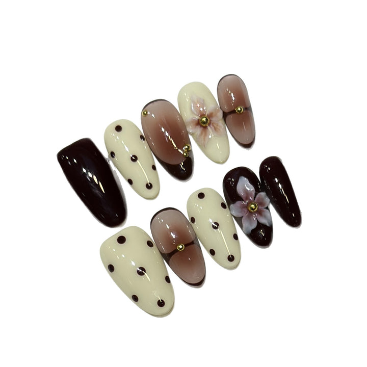 Elegantes Floral Stiletto Nagelkunst Set Karnz