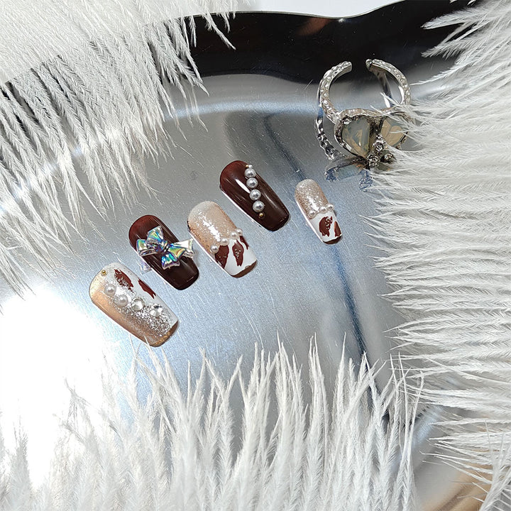 Kunstnägel mit Glamourösem Strass- und Schleifen-Design Karnz